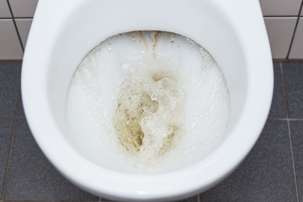 Toilet met regenwater spoelen